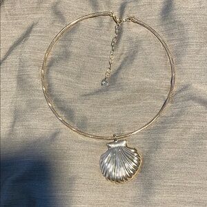 Elegant Gold Shell Pendant Necklace